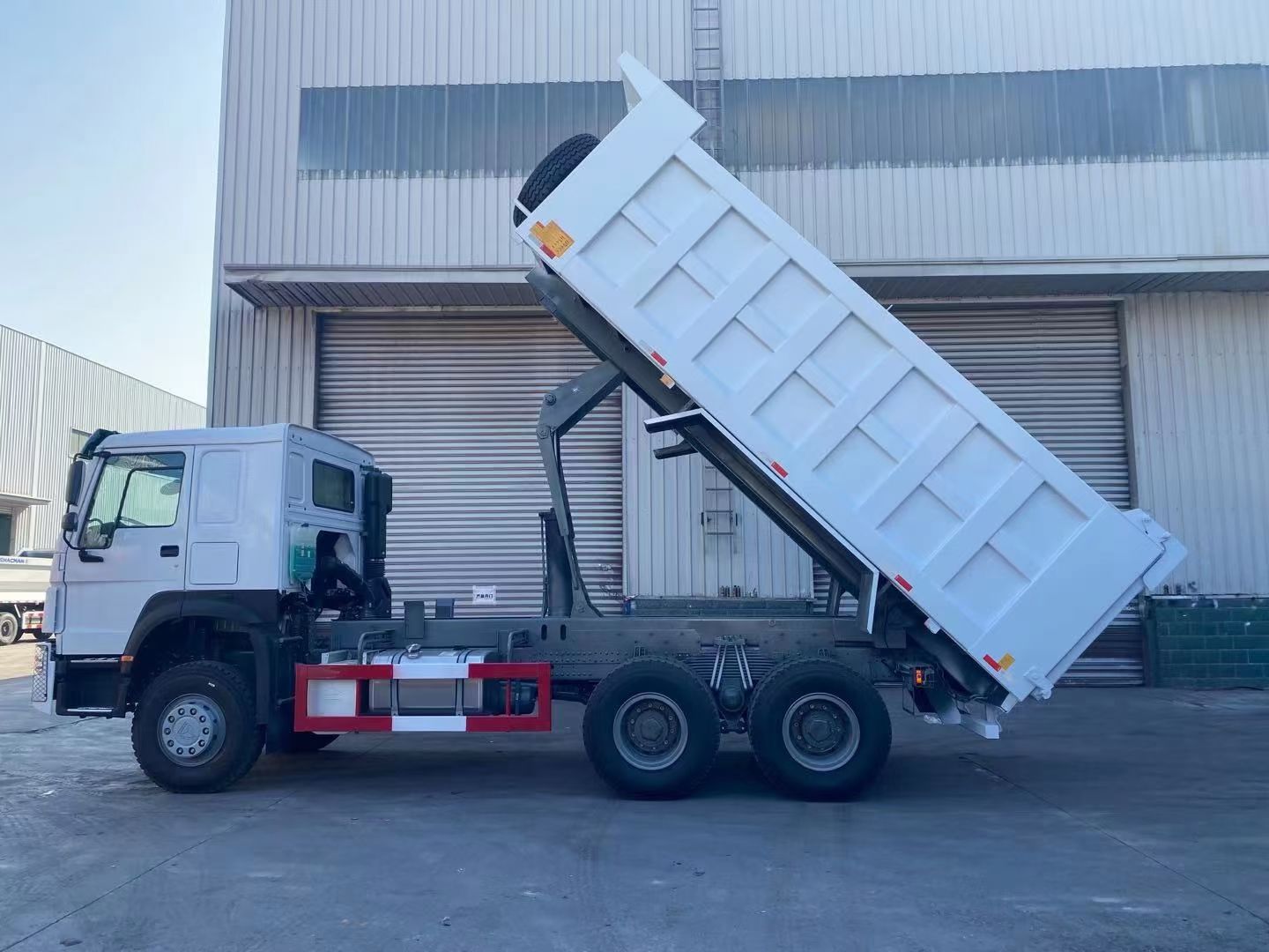 howo dump truck.jpg